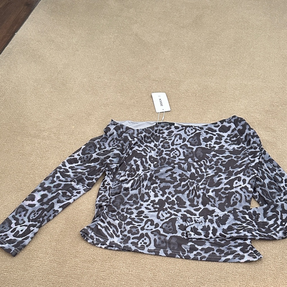 Chic Leopard Long Sleeve Top